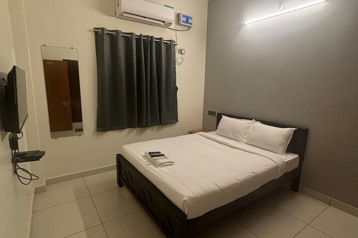 Room 5 of 17