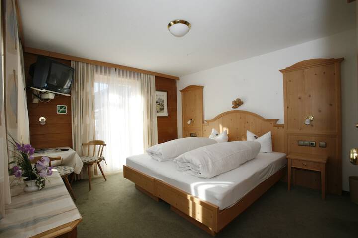 Room 2 of 29