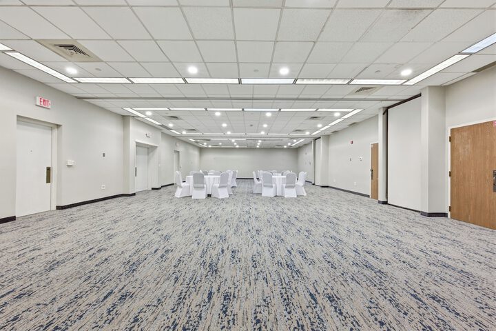Ballroom/Hall 33 of 41