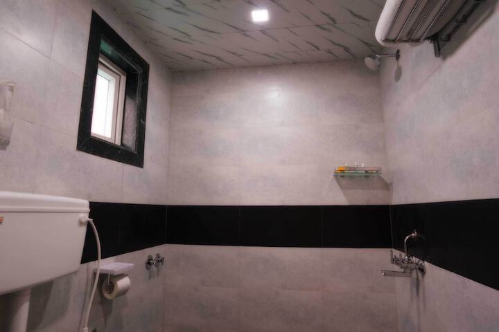 Room 8 of 40