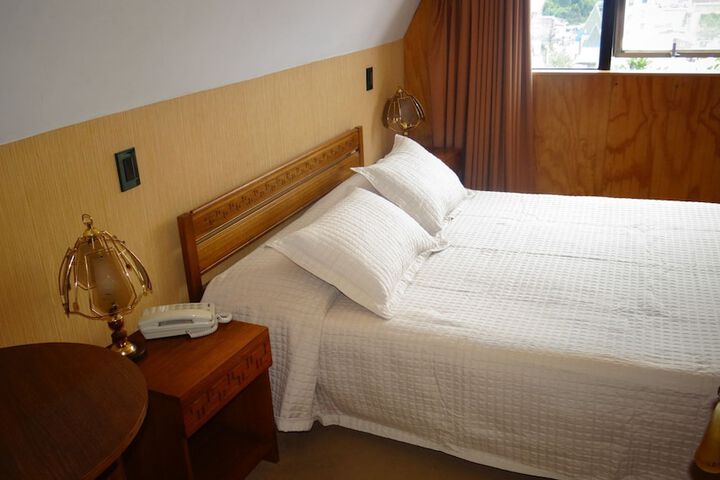 Room 5 of 37