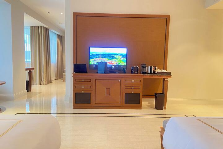 Room 18 of 125