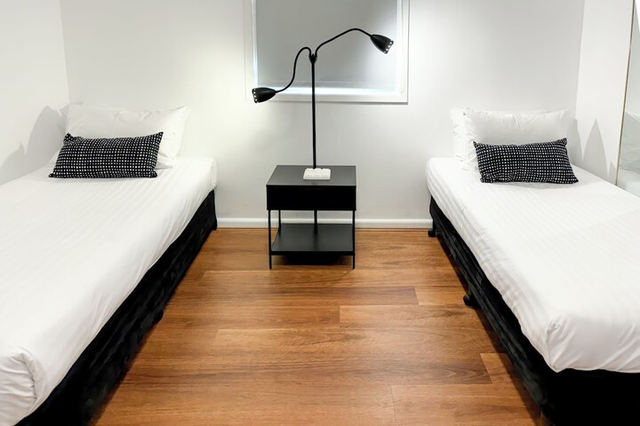 Room 28 of 94