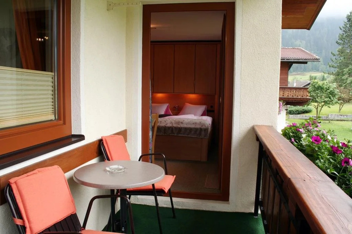 Terrace/Patio 6 of 12