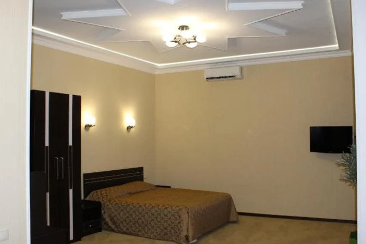 Room 6 of 19