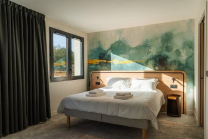 Room 4 of 98