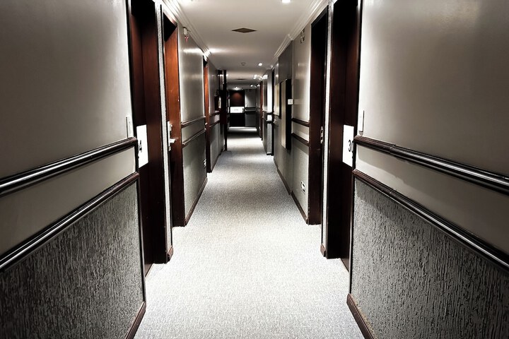 Room 34 of 77