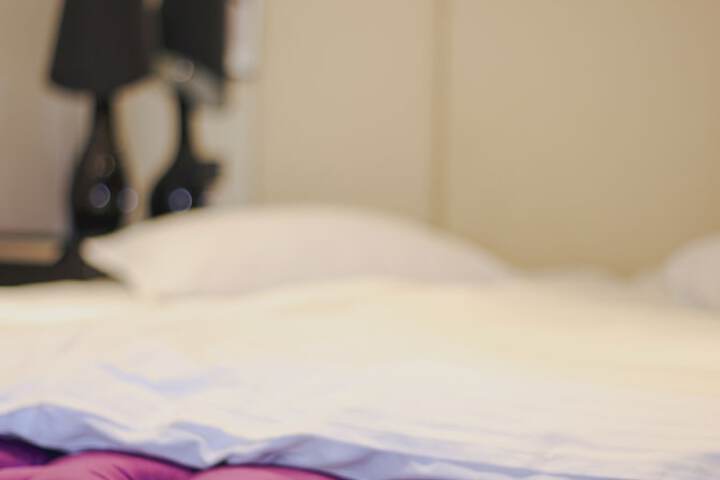 Room 4 of 102