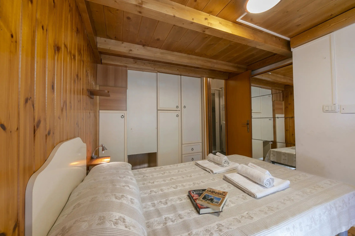 Room 5 of 15