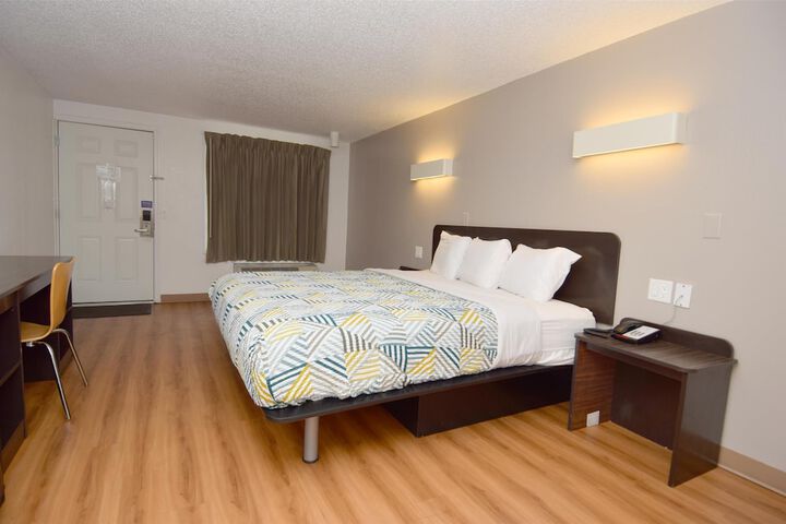 Room 9 of 26
