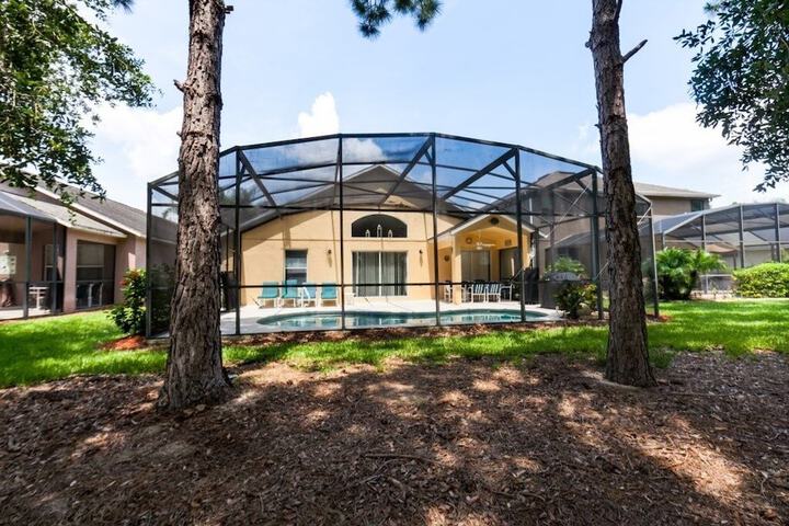 Gated Country Club Private Pool ! 4 Bedroom Home by RedAwning