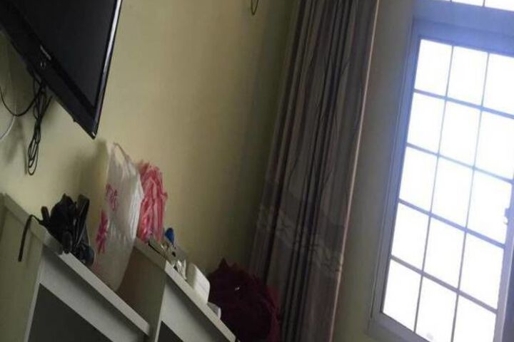 Room 6 of 17