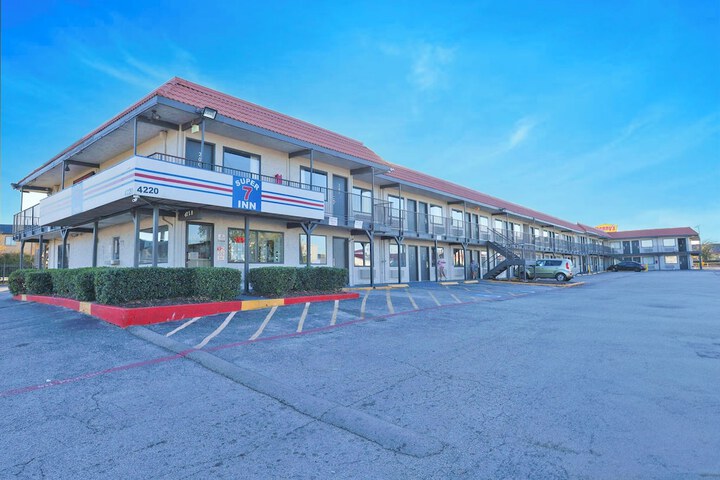 Photo of Super 7 Inn Dallas Near Duncanville