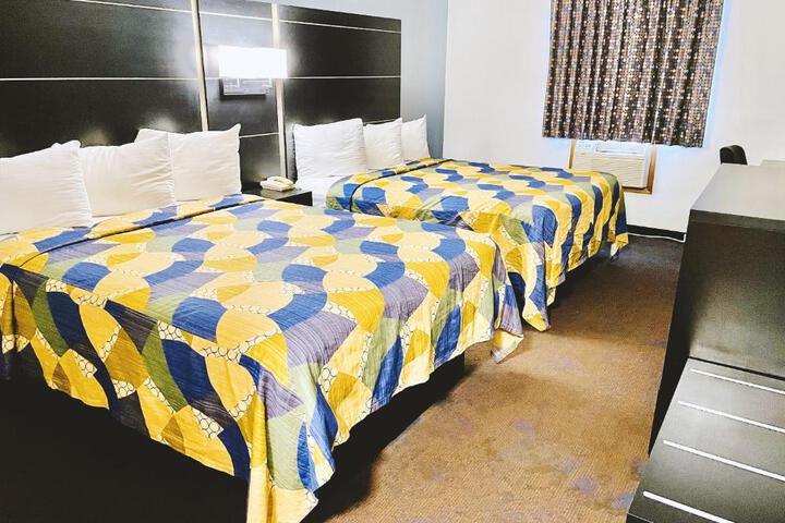 Quadruple Queen Bed (6 of 6)