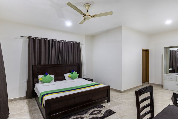 Room 15 of 40