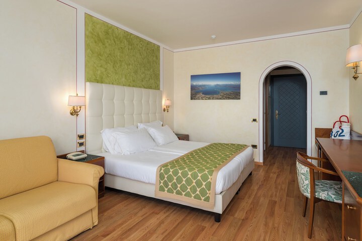 Room 9 of 64