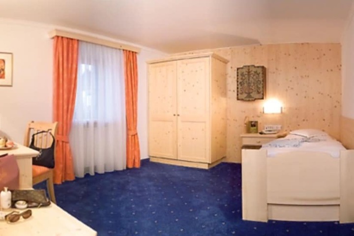 Room 11 of 45