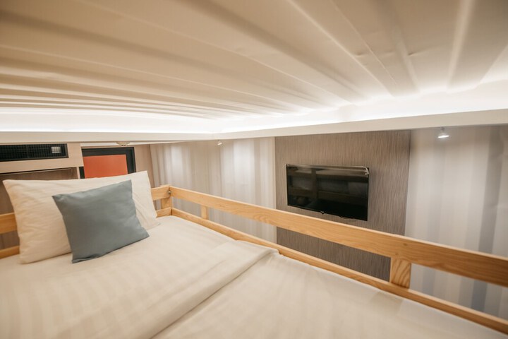 Room 8 of 20