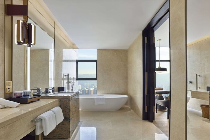 Room 27 of 61