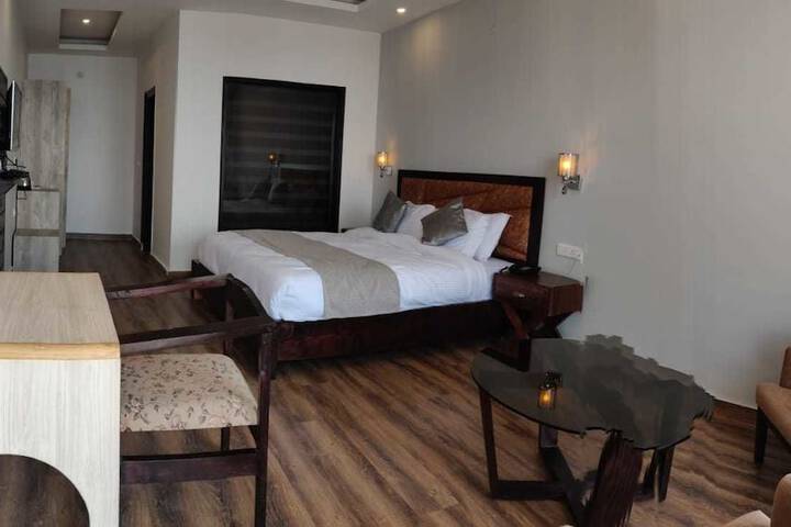 Room 9 of 42