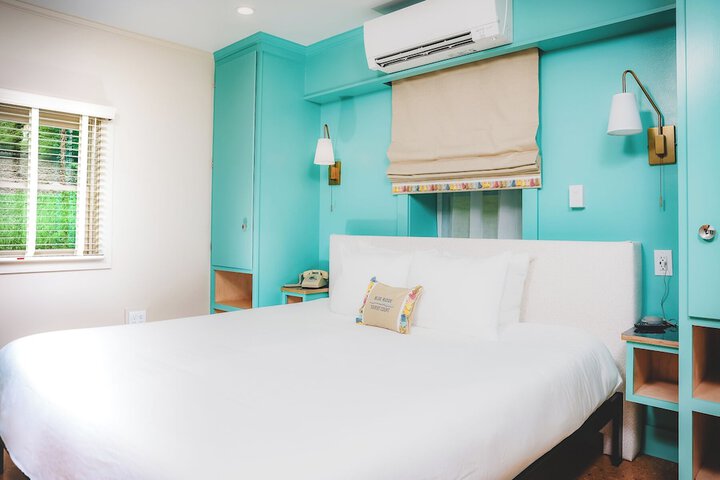 Room 34 of 102