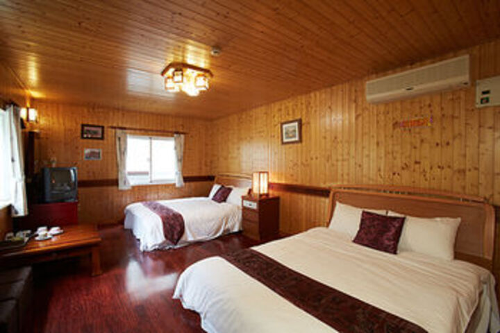 Room 9 of 12