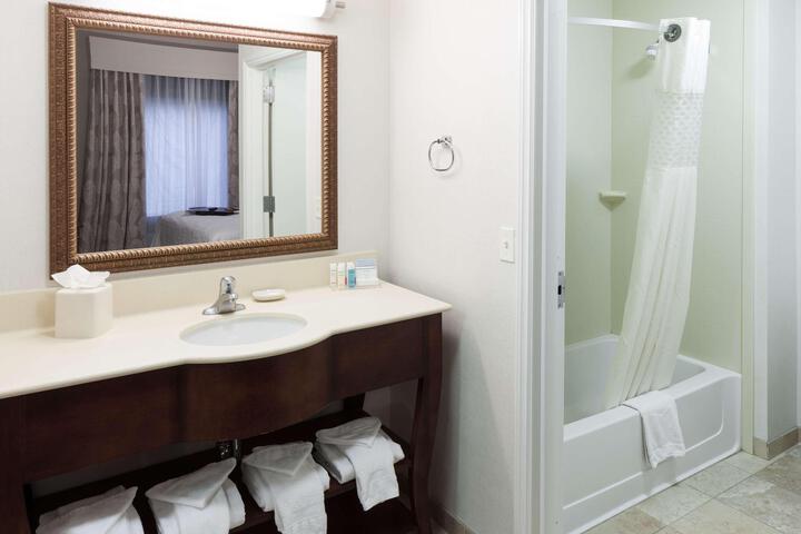 1 King Study Shower Only with Sofa Bed (19 of 21)