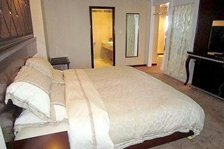 Room 13 of 14