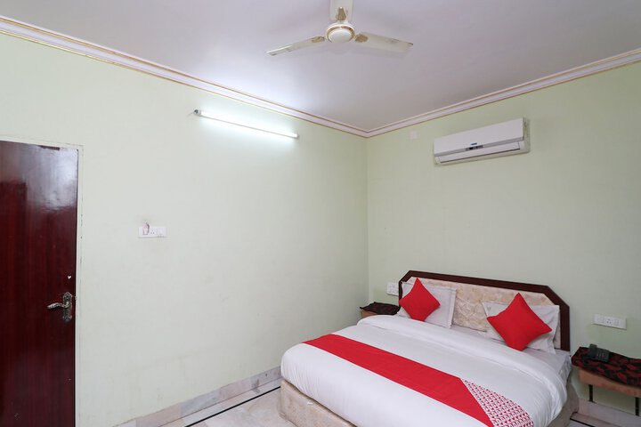 Room 13 of 27