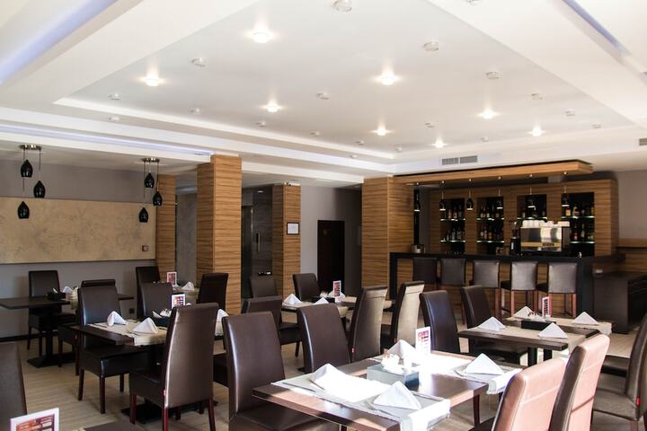 Dining 46 of 60