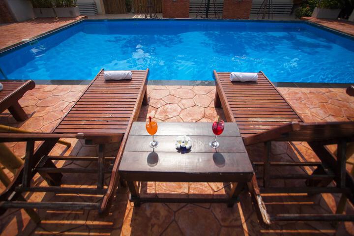 Pools & Facilities