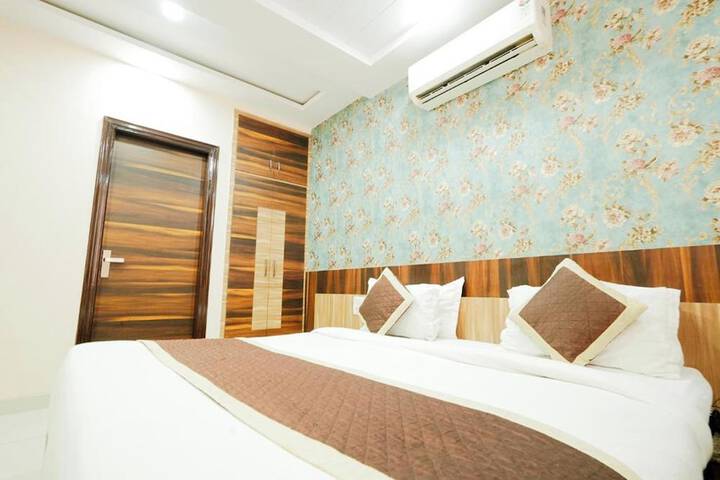 Room 15 of 54