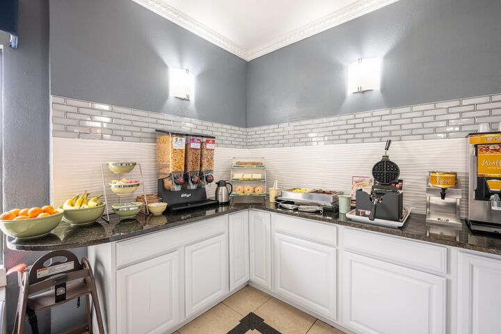 Breakfast/Coffee Service 34 of 40