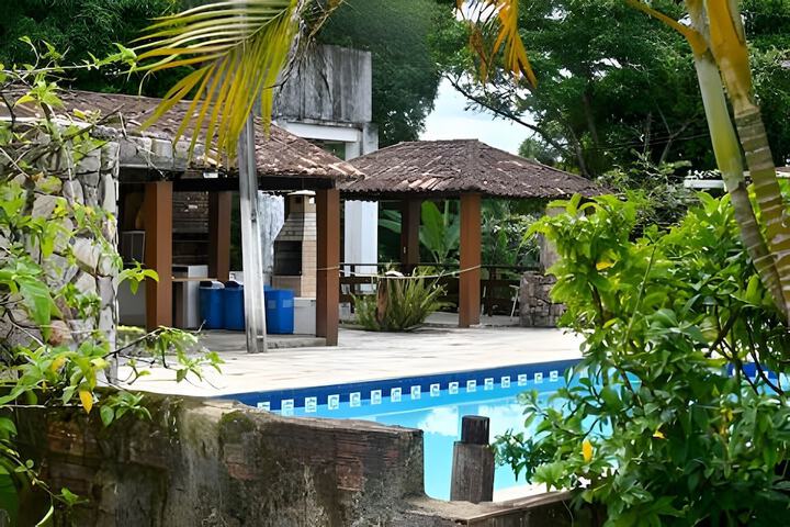 Pool 10 of 28