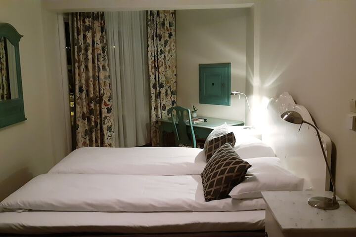 Room 5 of 74
