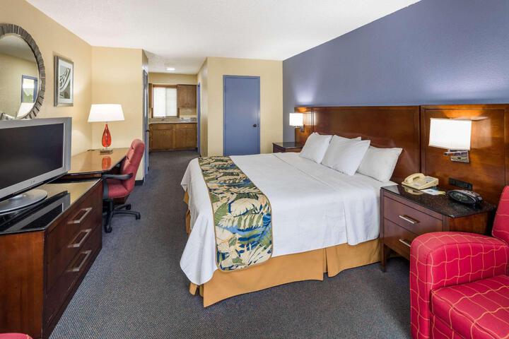 Standard | King Bed (3 of 5)
