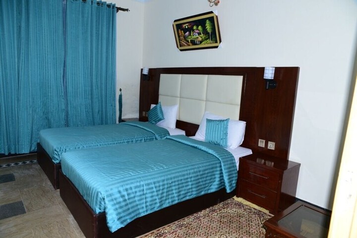 Room 9 of 11