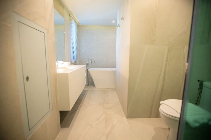 Room 43 of 82