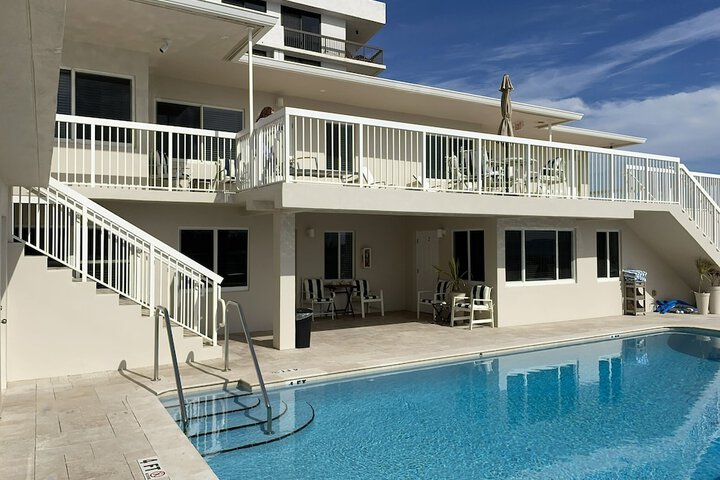 Sundeck 14 of 695