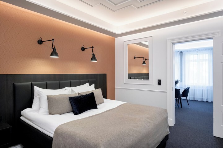 Room 45 of 97