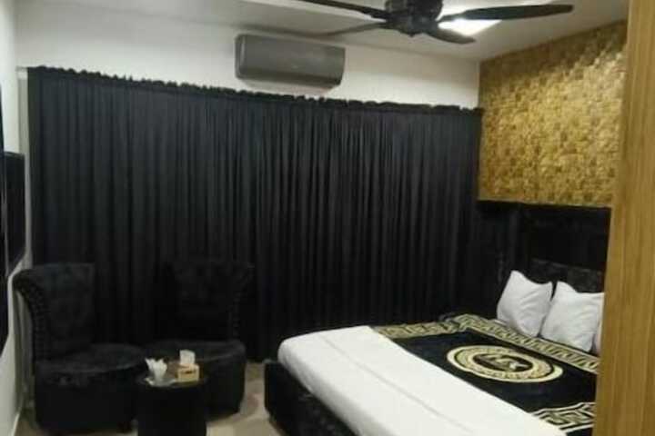 Room 15 of 34