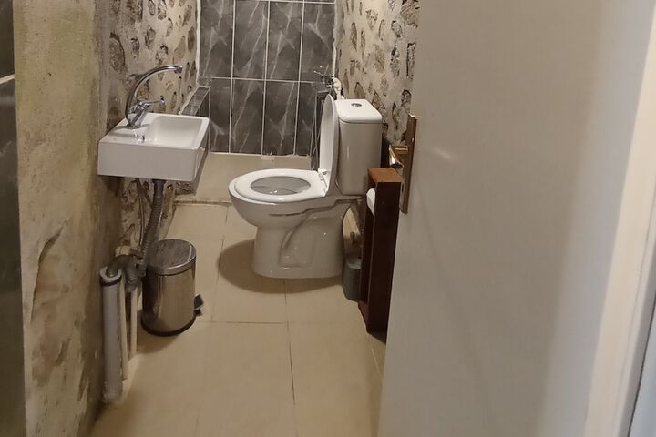 Room 17 of 37