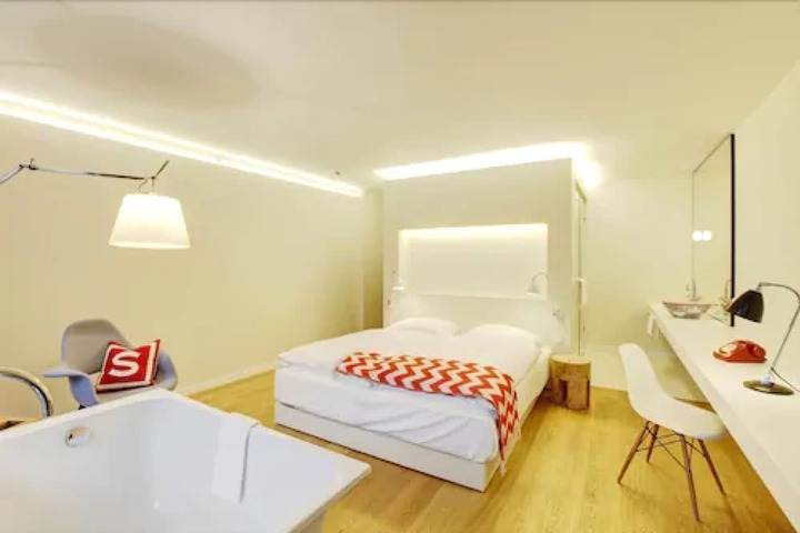 Room 7 of 35