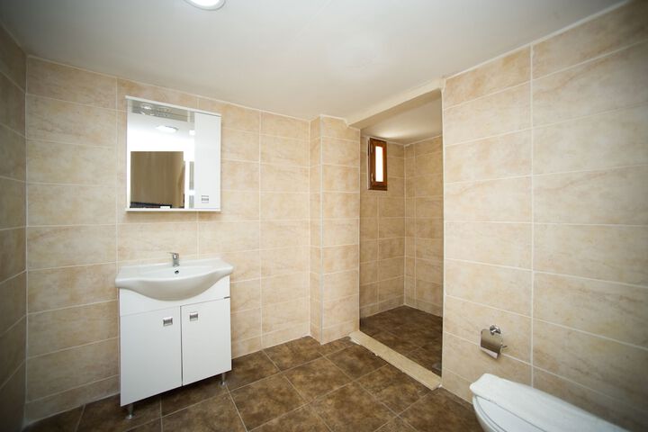 Room 13 of 22