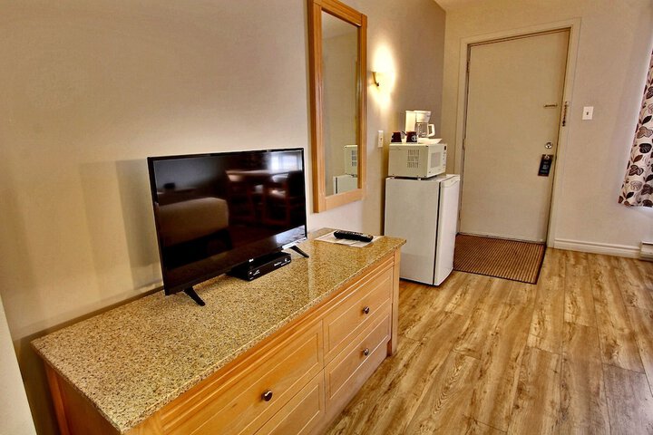 Room 9 of 36