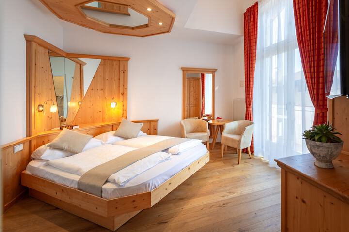 Room 2 of 48