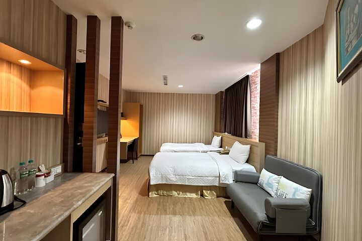 Room 13 of 48