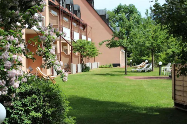Hotel Exterior 38 of 45