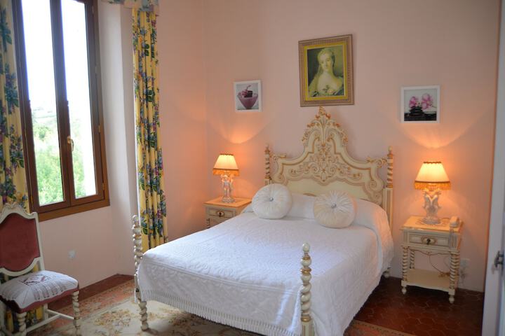 Room 26 of 112