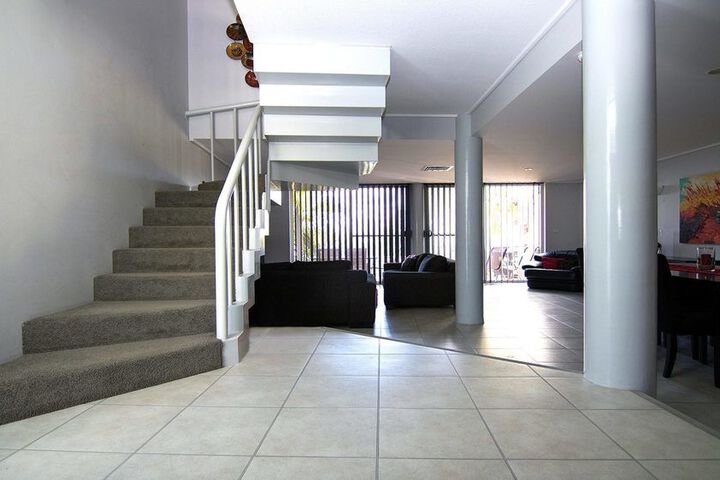 Room 6 of 13